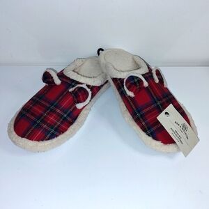Bee & Willow- Kids Teddy Bear Slippers, Red/Black House Shoe, Size 4-5.